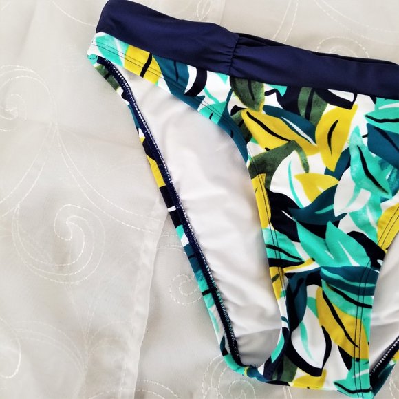 New Directions Sz M Swim Bottoms Leaves Green Blue - Picture 6 of 7